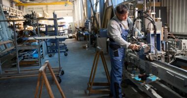 Downtime Prevention With In-night Last-mile Logistics For Industrial Operations